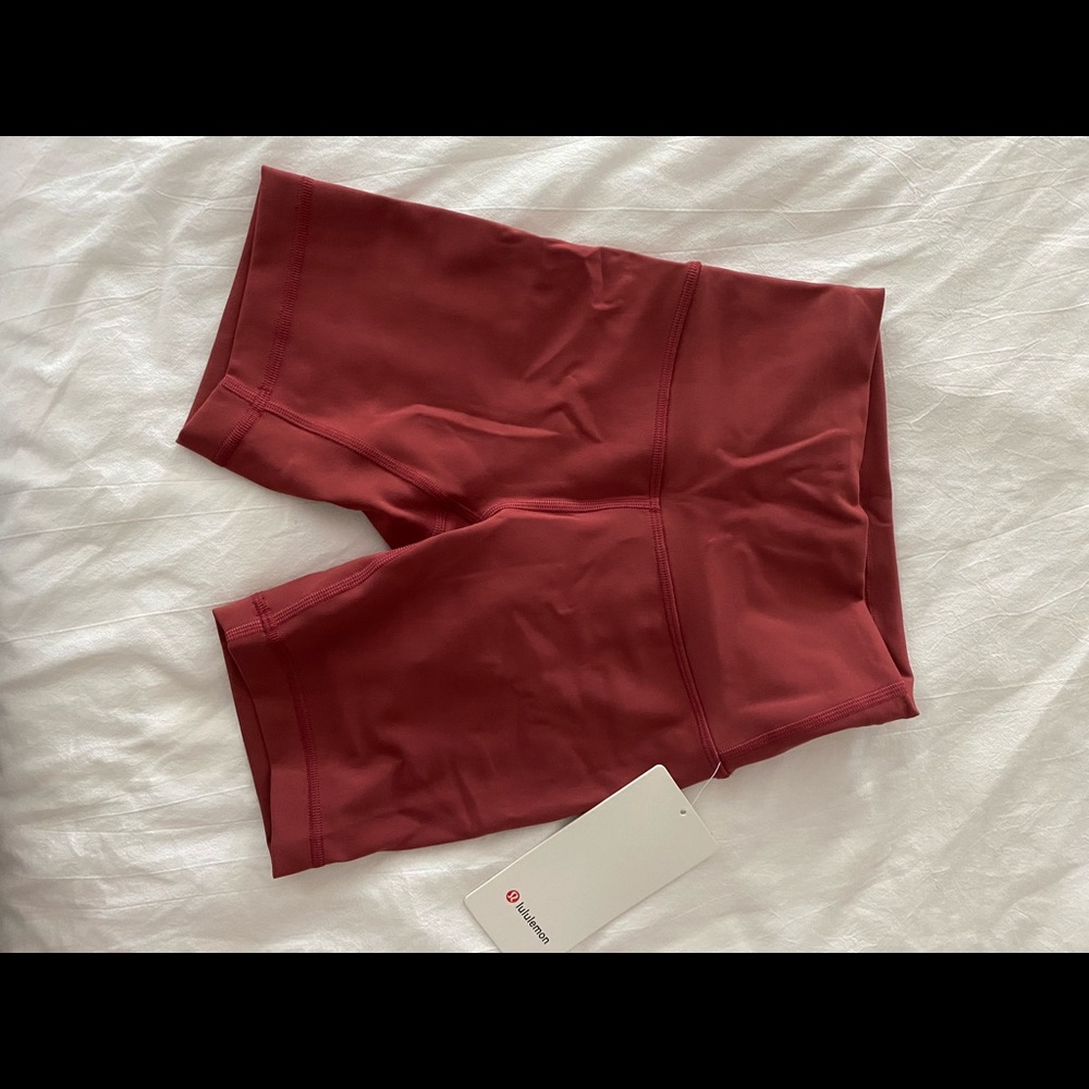 NWT LULULEMON WUNDER TRAIN HIGH RISE SHORT SIZE 2
